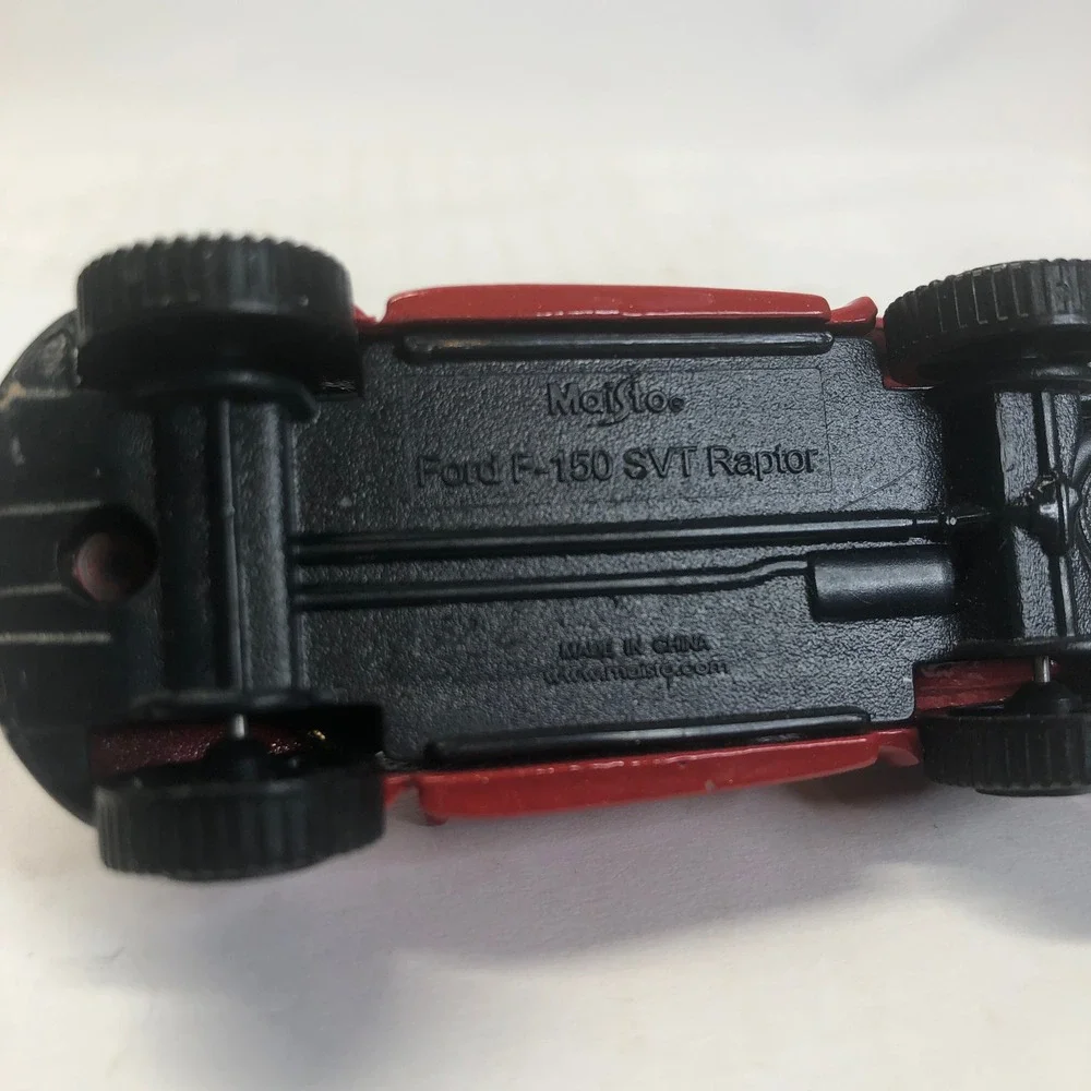 Maisto Ford F-150 SVT Raptor Red Diecast Toy Truck‎ 1:64 Scale Collectible